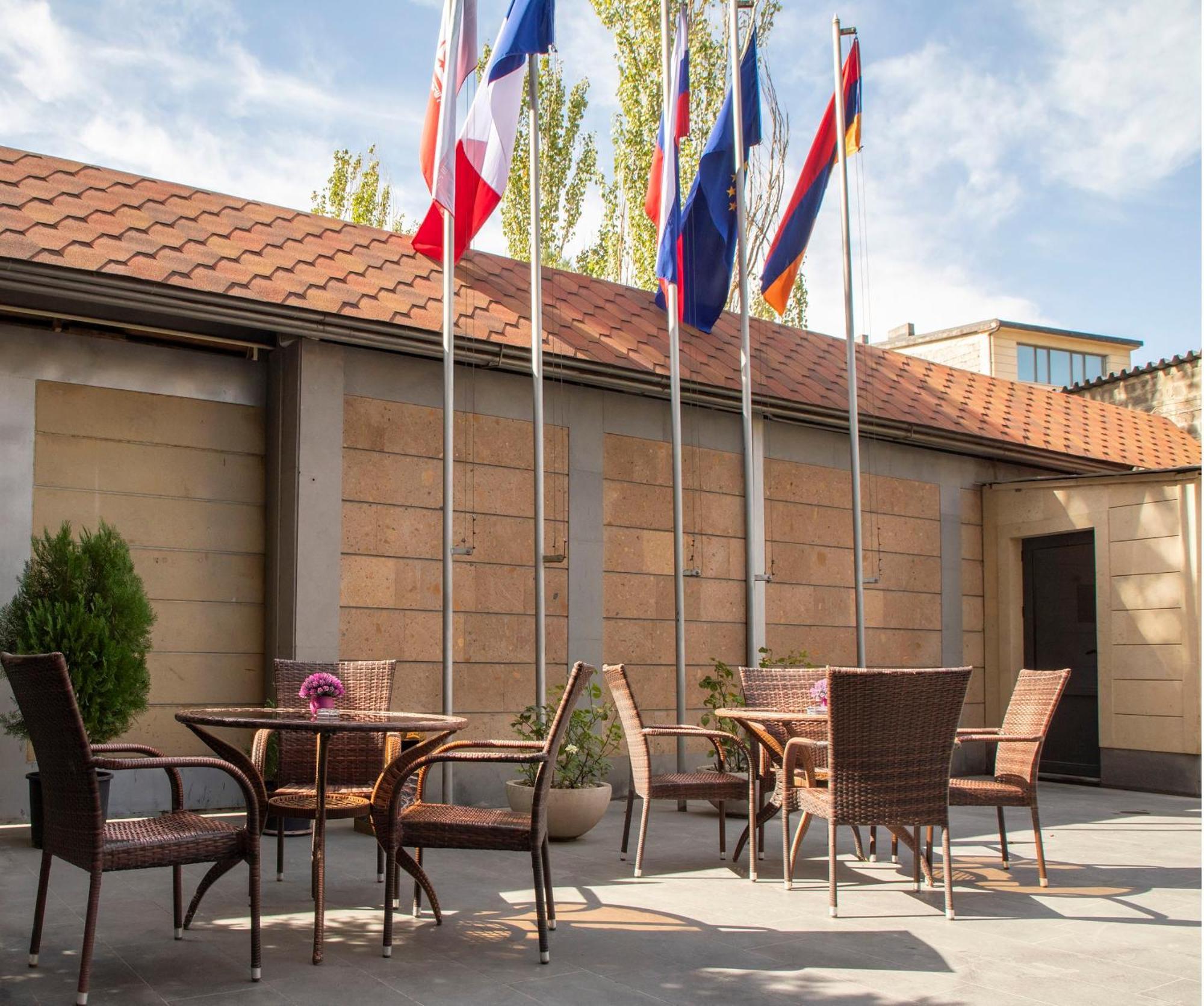 Spa Hotel Grace Forum Jerevan Exteriör bild